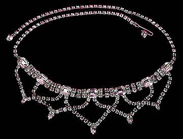 a beautiful vintage costume jewelry necklace unsigned