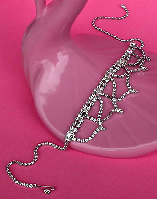 a beautiful vintage costume jewelry necklace unsigned