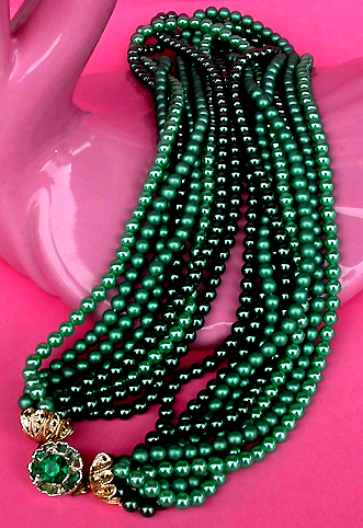 a beautiful vintage costume jewelry necklace unsigned