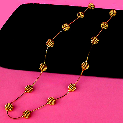 a beautiful vintage costume jewelry necklace unsigned