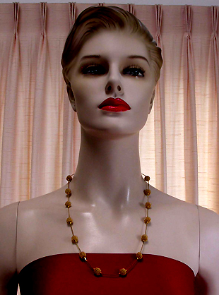 a beautiful vintage costume jewelry necklace unsigned