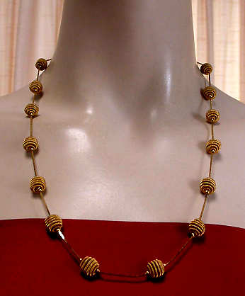 a beautiful vintage costume jewelry necklace unsigned