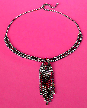 a beautiful vintage costume jewelry necklace unsigned