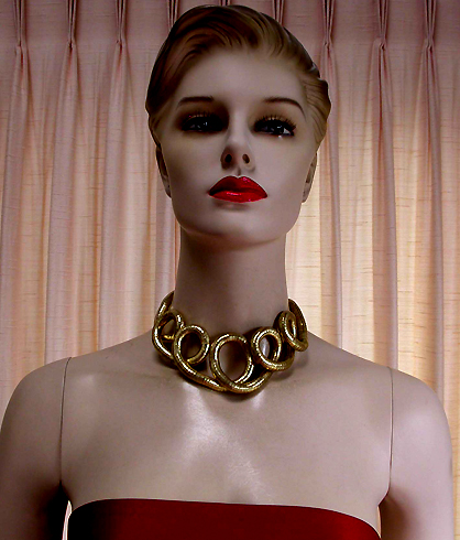 a beautiful vintage costume jewelry necklace unsigned