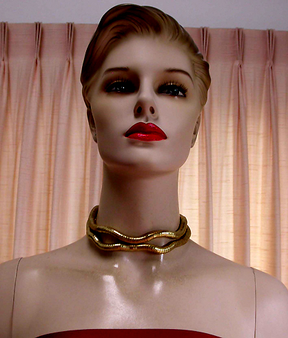 a beautiful vintage costume jewelry necklace unsigned