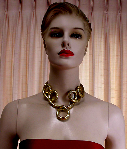 a beautiful vintage costume jewelry necklace unsigned