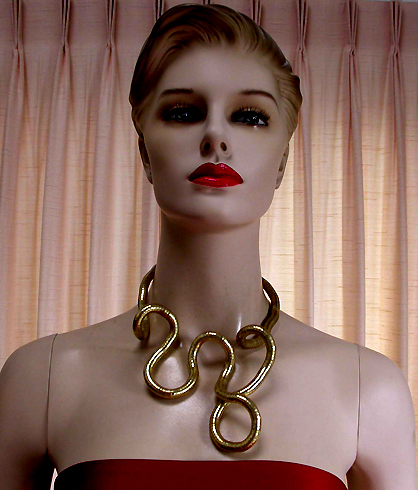 a beautiful vintage costume jewelry necklace unsigned