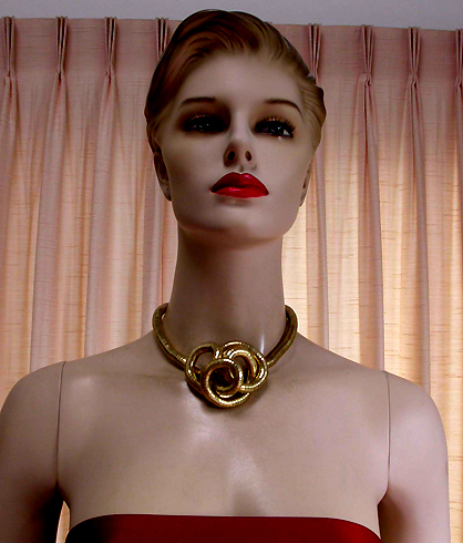 a beautiful vintage costume jewelry necklace unsigned