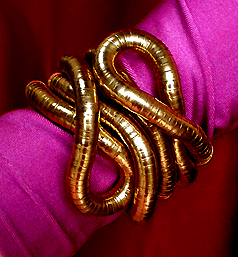 a beautiful vintage costume jewelry necklace unsigned