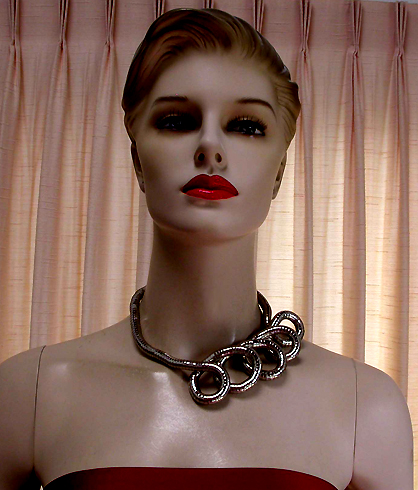 a beautiful vintage costume jewelry necklace unsigned