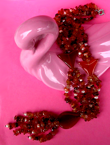 a beautiful vintage costume jewelry necklace unsigned