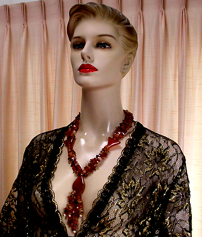 a beautiful vintage costume jewelry necklace unsigned
