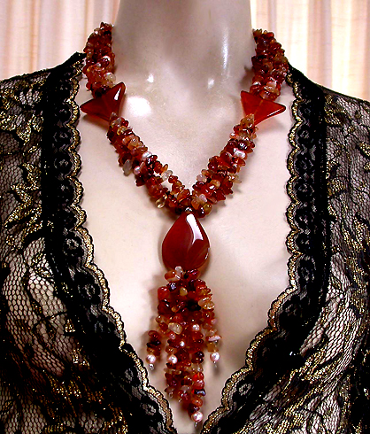 a beautiful vintage costume jewelry necklace unsigned