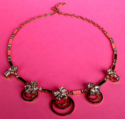a beautiful vintage costume jewelry necklace unsigned
