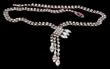 a beautiful vintage costume jewelry necklace unsigned