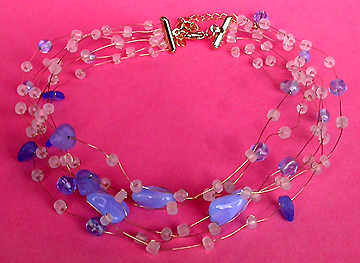 a beautiful vintage costume jewelry necklace unsigned
