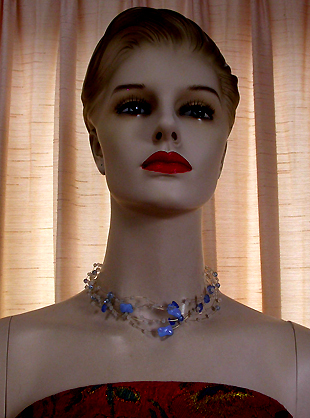 a beautiful vintage costume jewelry necklace unsigned