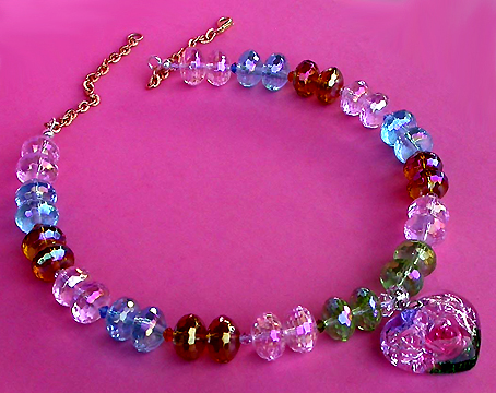 a beautiful vintage costume jewelry necklace unsigned