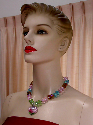 a beautiful vintage costume jewelry necklace unsigned
