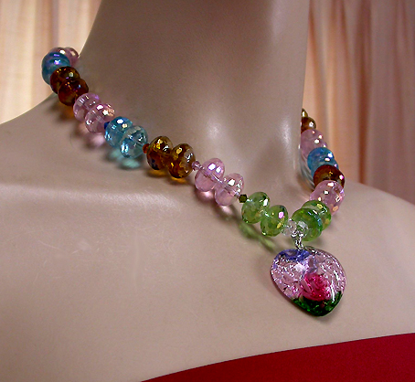 a beautiful vintage costume jewelry necklace unsigned
