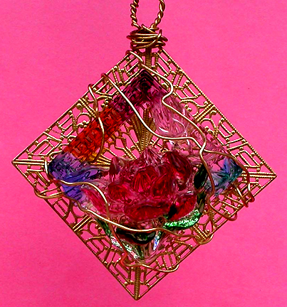 a beautiful vintage costume jewelry necklace unsigned