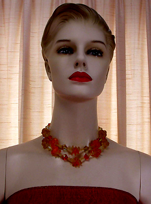 a beautiful vintage costume jewelry necklace unsigned