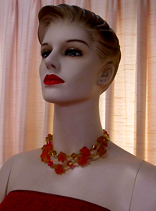 a beautiful vintage costume jewelry necklace unsigned