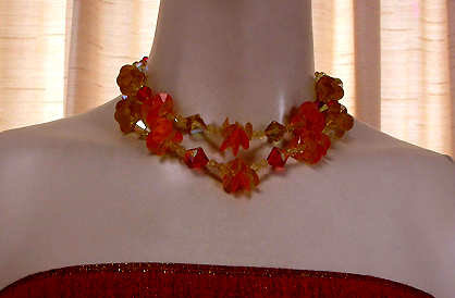 a beautiful vintage costume jewelry necklace unsigned