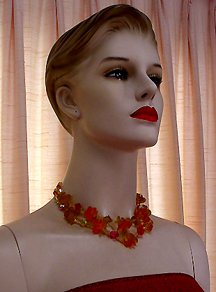 a beautiful vintage costume jewelry necklace unsigned
