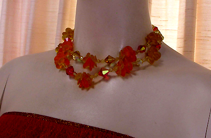a beautiful vintage costume jewelry necklace unsigned