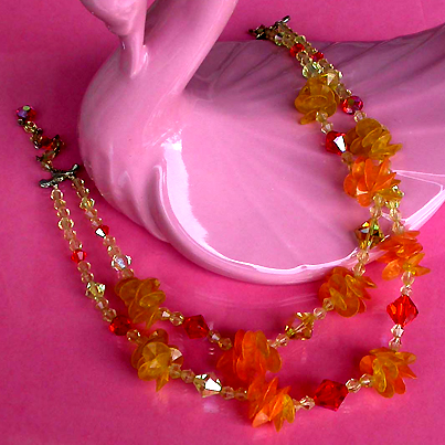 a beautiful vintage costume jewelry necklace unsigned