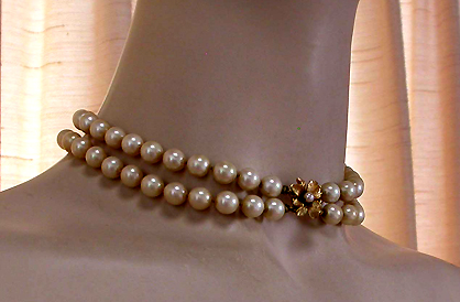 a beautiful vintage costume jewelry necklace unsigned