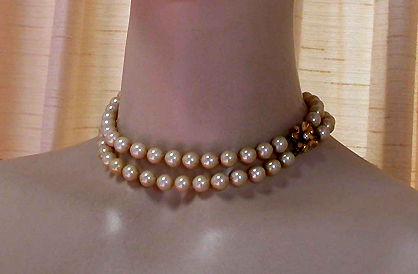 a beautiful vintage costume jewelry necklace unsigned
