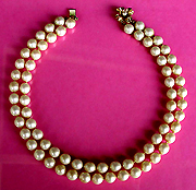 a beautiful vintage costume jewelry necklace
