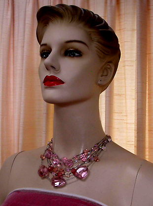 a beautiful vintage costume jewelry necklace unsigned