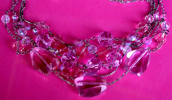 a beautiful vintage costume jewelry necklace unsigned