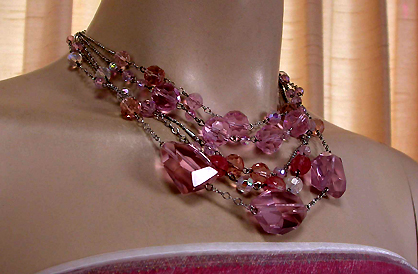 a beautiful vintage costume jewelry necklace unsigned