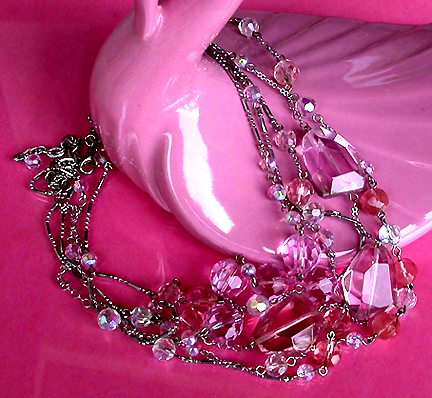 a beautiful vintage costume jewelry necklace unsigned