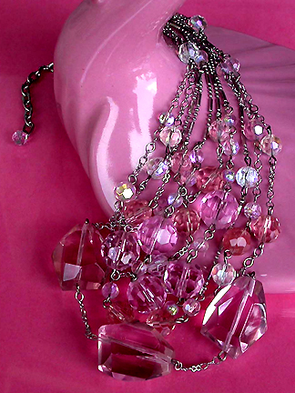 a beautiful vintage costume jewelry necklace unsigned