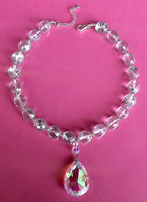 a beautiful vintage costume jewelry necklace unsigned
