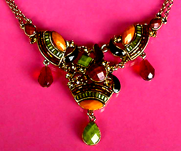 a beautiful vintage costume jewelry necklace unsigned