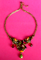 a beautiful vintage costume jewelry Juliana necklace