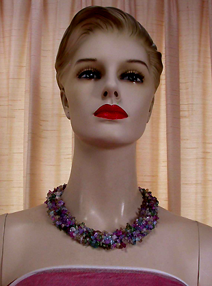 a beautiful vintage costume jewelry necklace unsigned