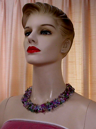 a beautiful vintage costume jewelry necklace unsigned