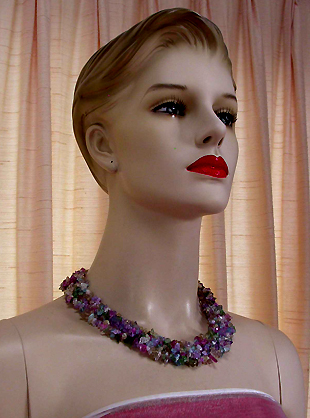 a beautiful vintage costume jewelry necklace unsigned