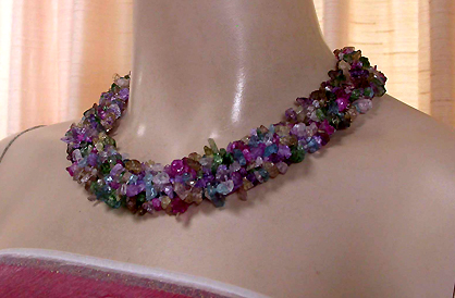 a beautiful vintage costume jewelry necklace unsigned