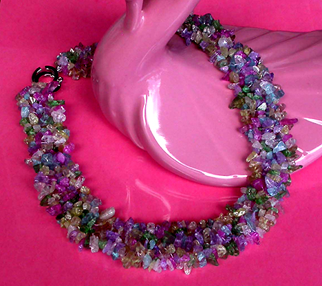 a beautiful vintage costume jewelry necklace unsigned