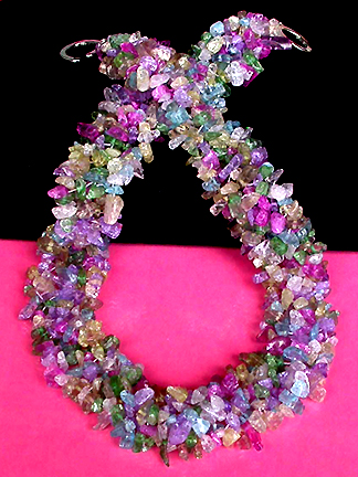 a beautiful vintage costume jewelry necklace unsigned