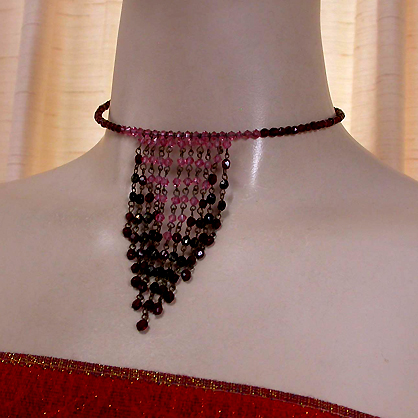 a beautiful vintage costume jewelry necklace unsigned