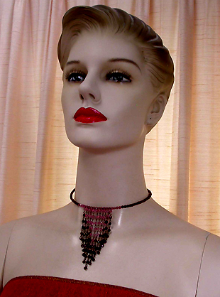 a beautiful vintage costume jewelry necklace unsigned